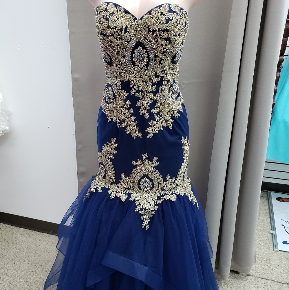 Formal Dress - Picture 8 of 8